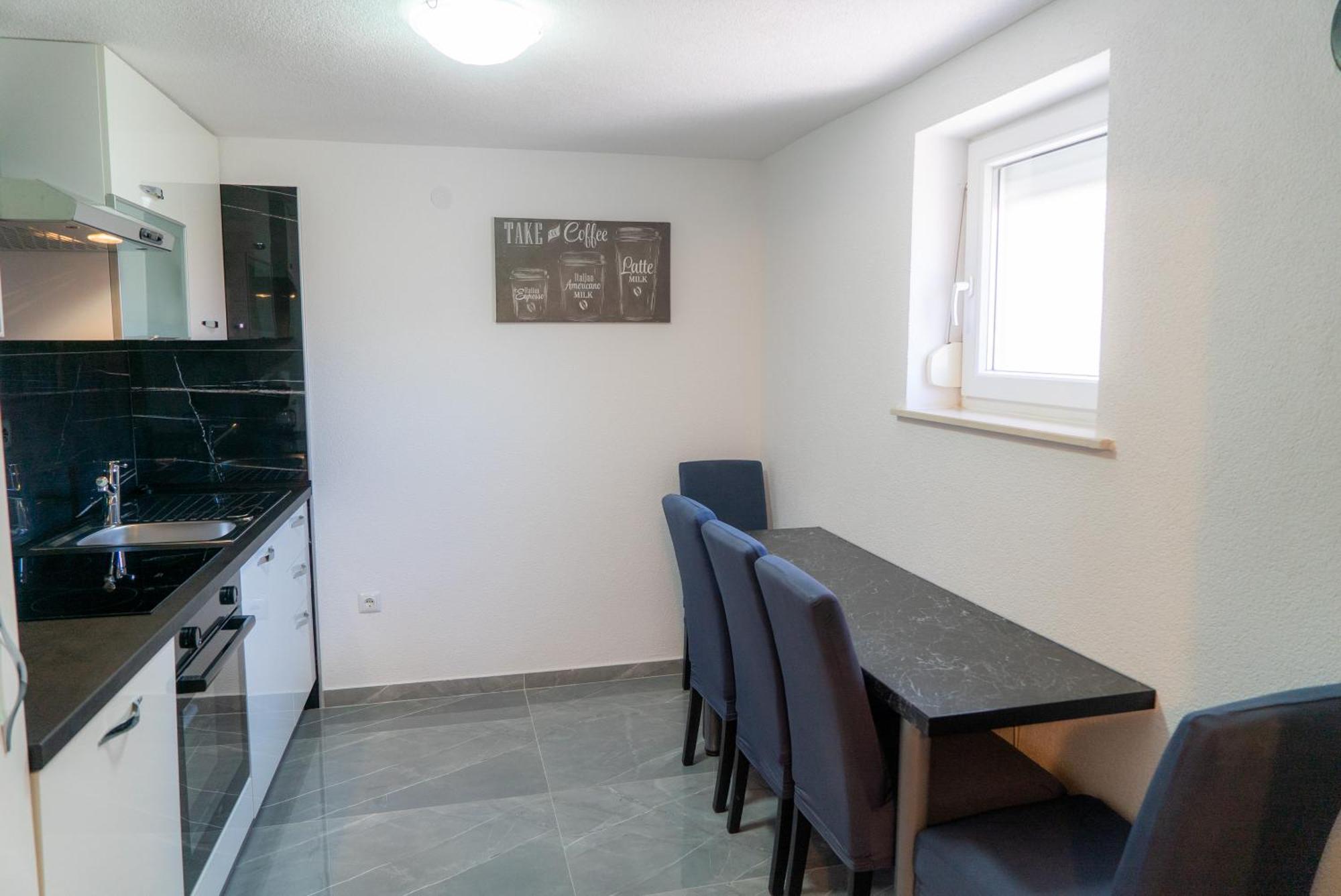 Apartments Zubcic Tisno Rum bild
